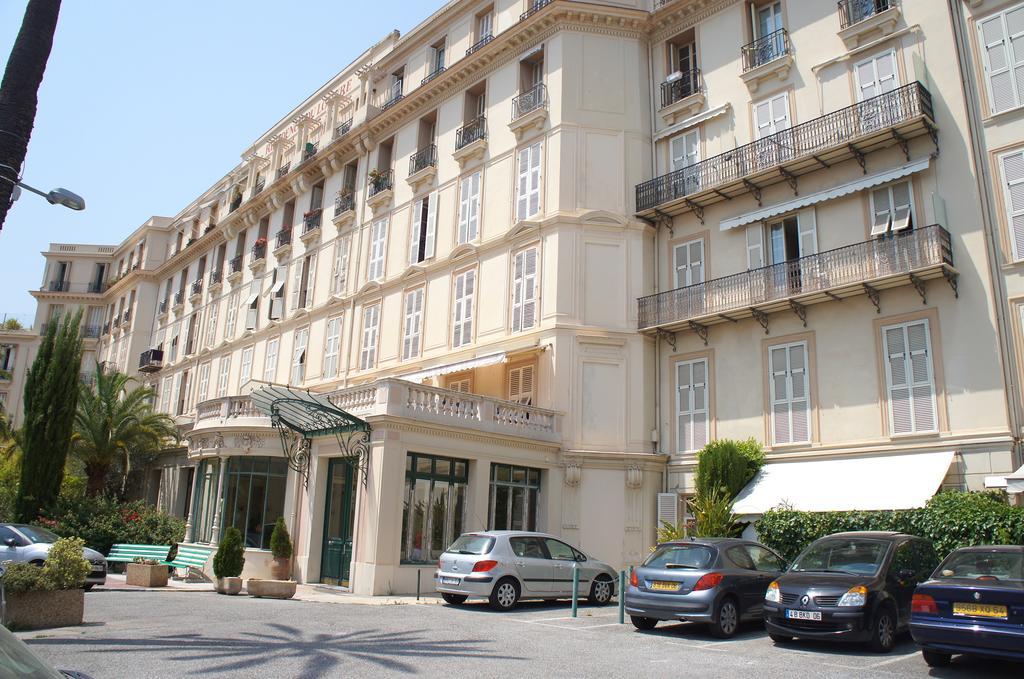 Le Louvre Menton Exterior foto